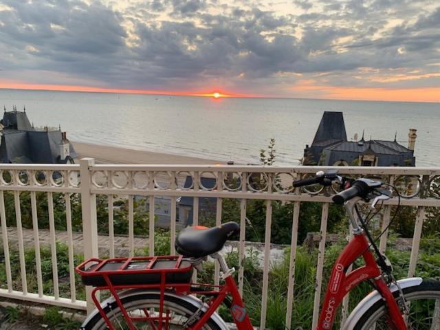 L'Appartement Vue Mer De La Villa Des Rosiers - Trouville Sur Mer Exterior photo